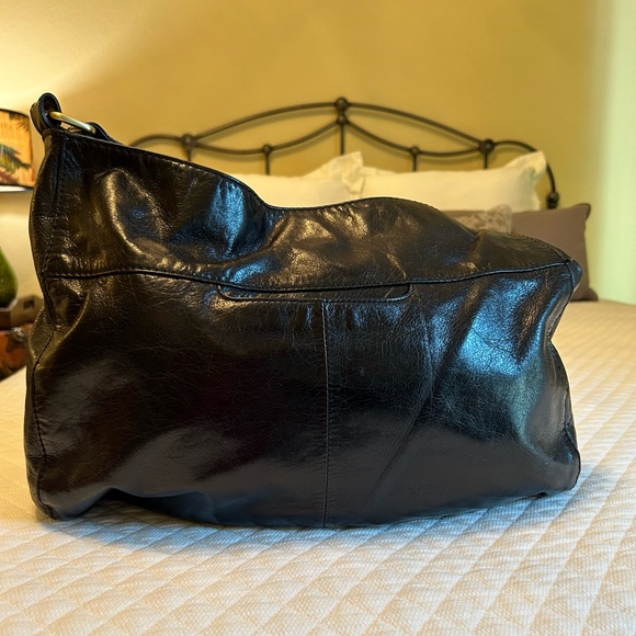 Hobo International Brand Shoulder Bag in distressed Black Leather - Picture 3 of 14